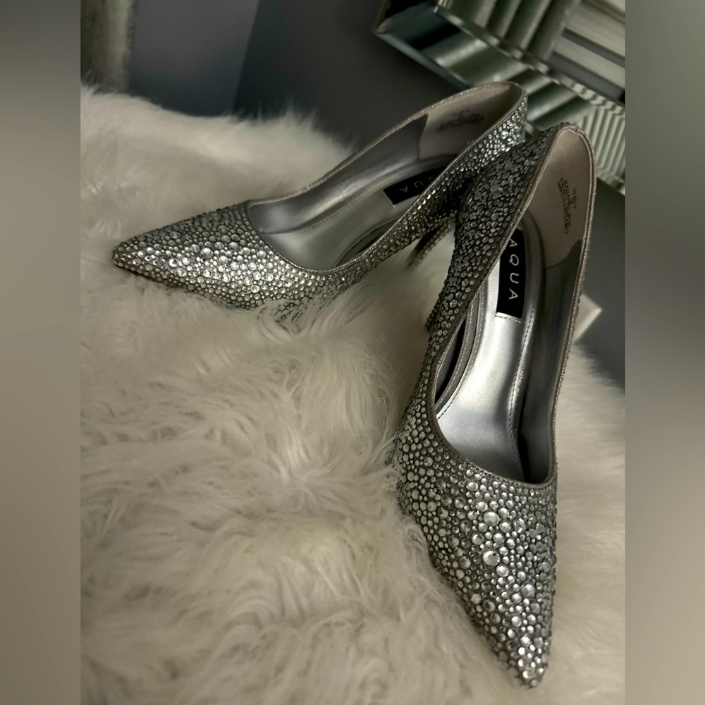 Woman’s AQUA Brand Silver Rhinestone heel. Size 7. Like brand new.